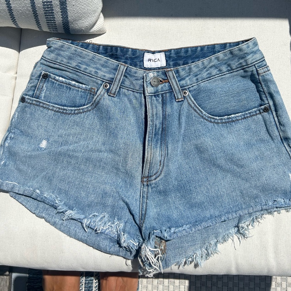 RVCA short shorts! Super comfy!